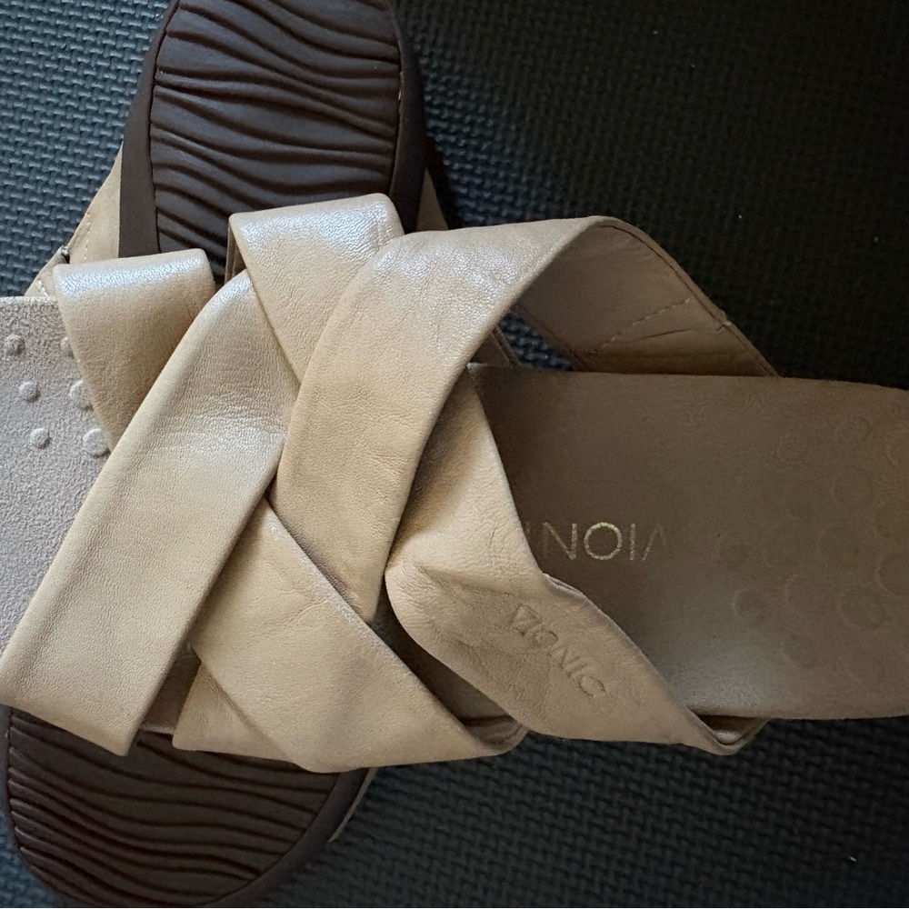 Vionic Women's Juno Orthotic Arch Support Tan Crisscross Slide Sandals Size 9.5 - Picture 4 of 4